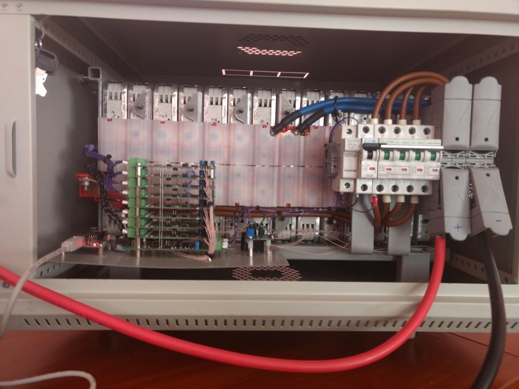 литиевая батарея Собрана из 14 кассет, в каждой из которых 4 LiFePO4 аккумулятора