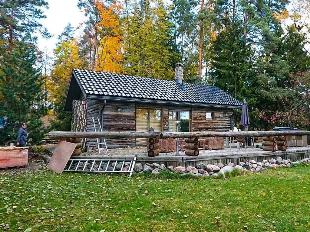 Черепичная крыша с фотопанелями